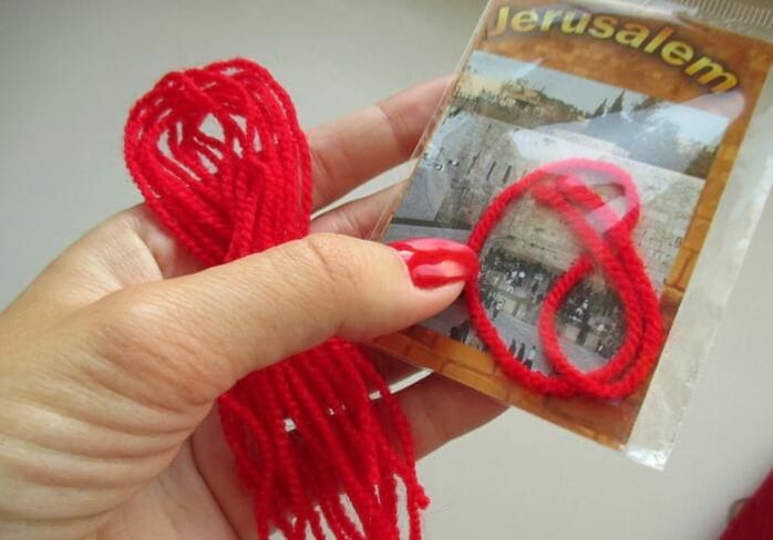 rdeča nit iz Izraela kot amulet sreče